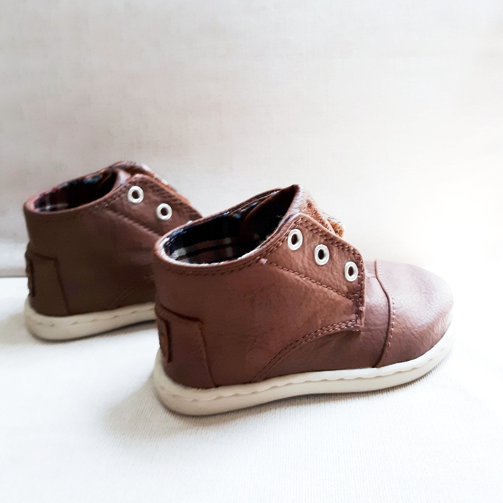 TOMS size 5 toddler boots